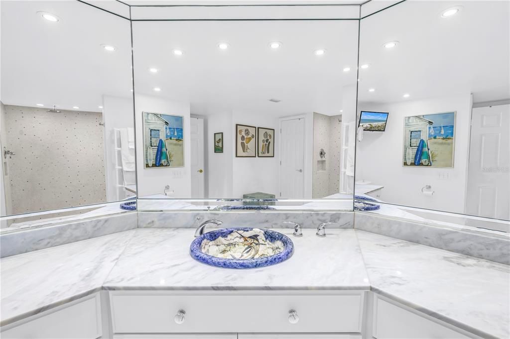 For Sale: $940,000 (2 beds, 2 baths, 2070 Square Feet)