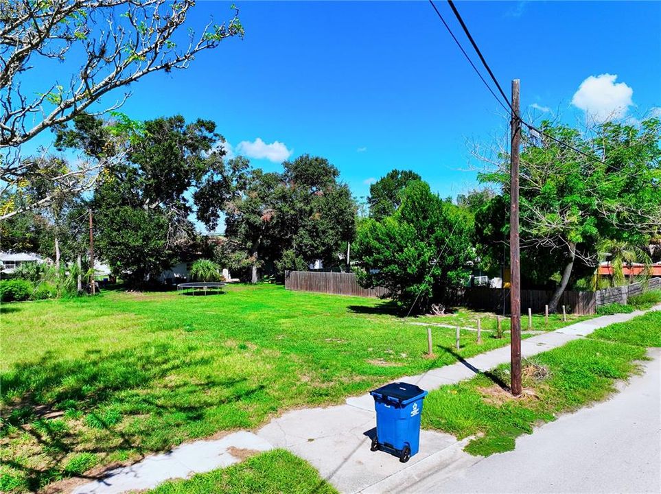 待售: $24,900 (0.14 acres)