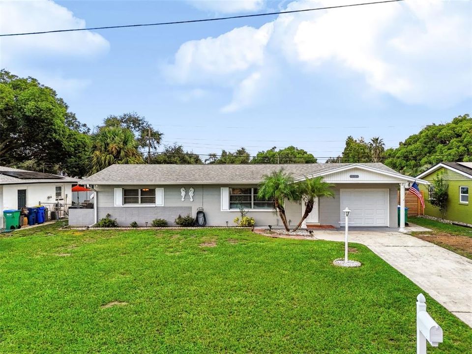 For Sale: $359,000 (2 beds, 1 baths, 1032 Square Feet)