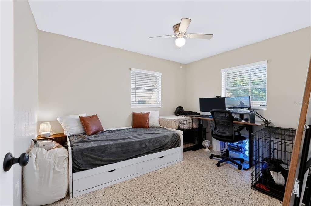 For Sale: $359,000 (2 beds, 1 baths, 1032 Square Feet)