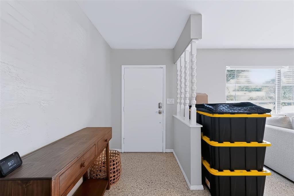 For Sale: $359,000 (2 beds, 1 baths, 1032 Square Feet)