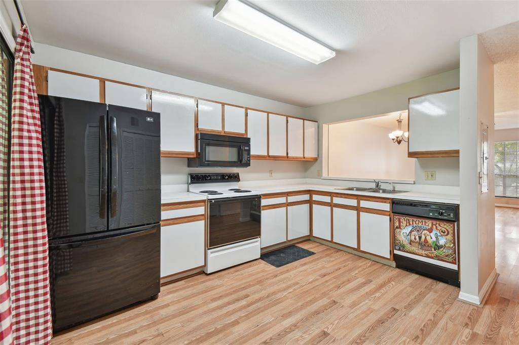 For Sale: $210,000 (2 beds, 2 baths, 1185 Square Feet)