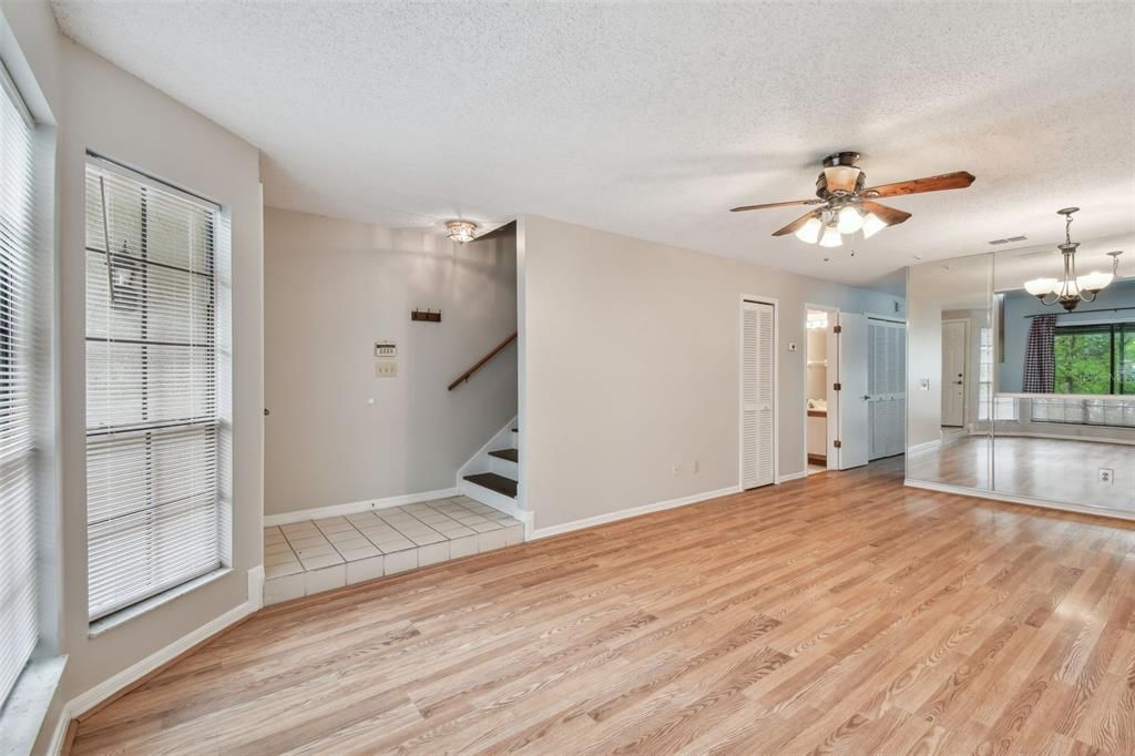 For Sale: $210,000 (2 beds, 2 baths, 1185 Square Feet)