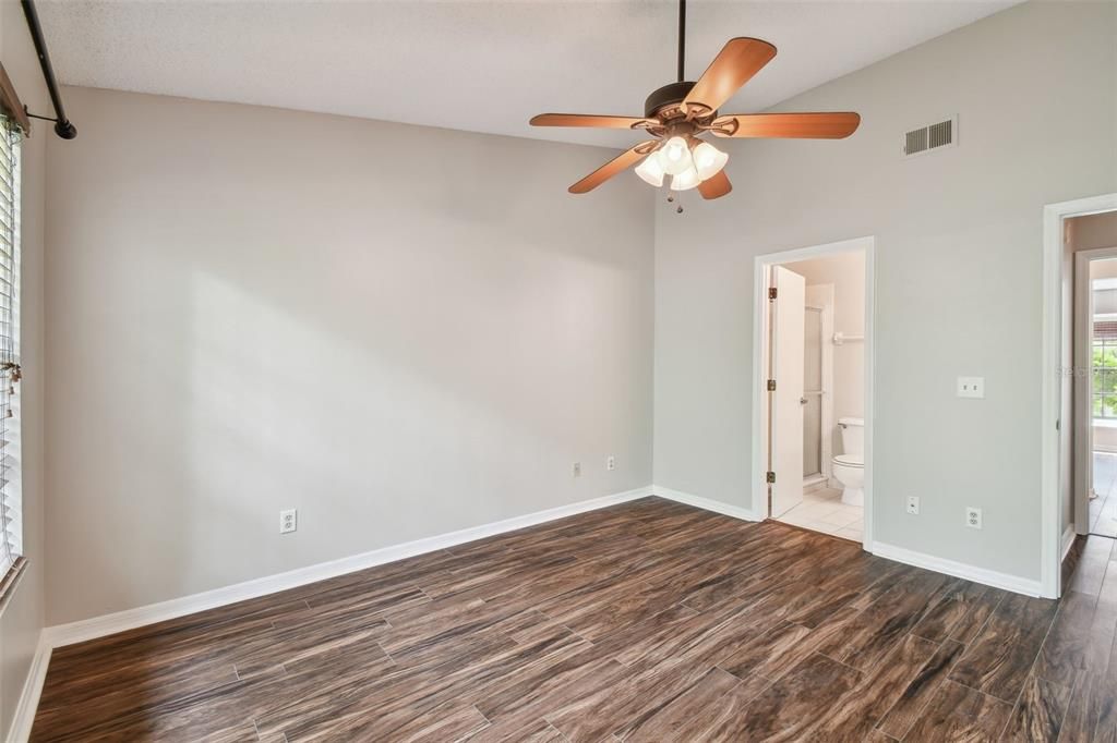 For Sale: $210,000 (2 beds, 2 baths, 1185 Square Feet)