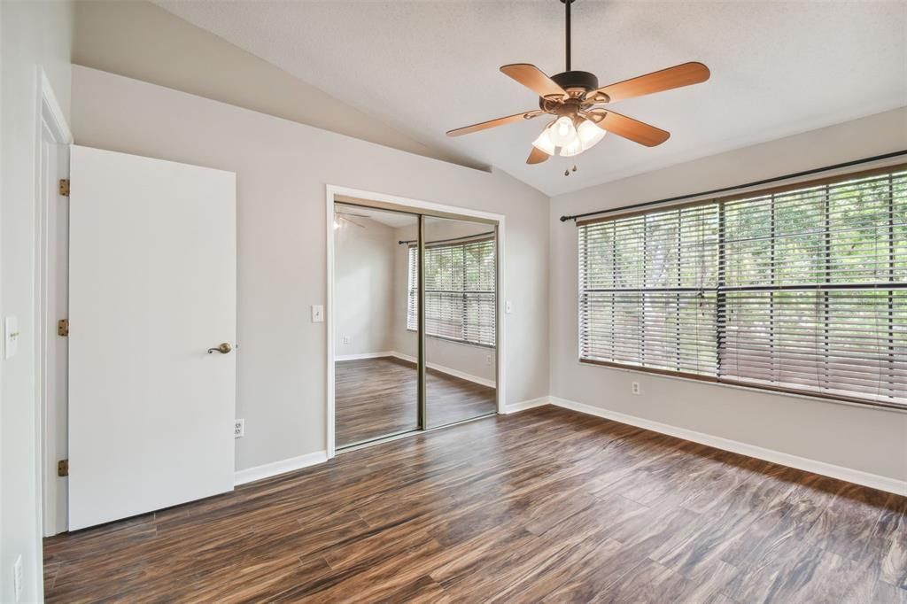 For Sale: $210,000 (2 beds, 2 baths, 1185 Square Feet)
