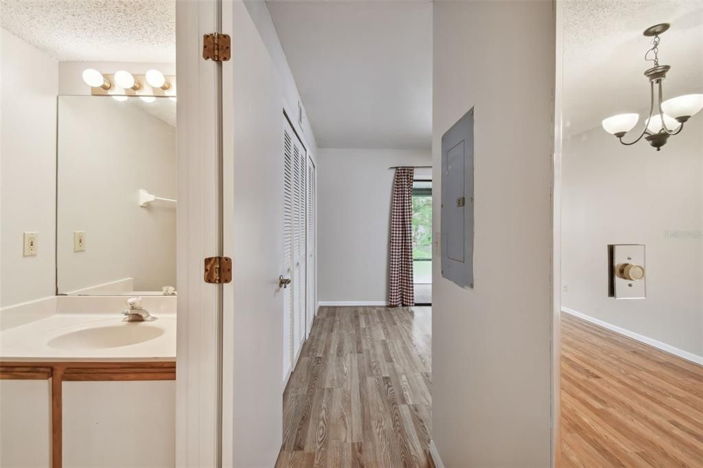 For Sale: $210,000 (2 beds, 2 baths, 1185 Square Feet)