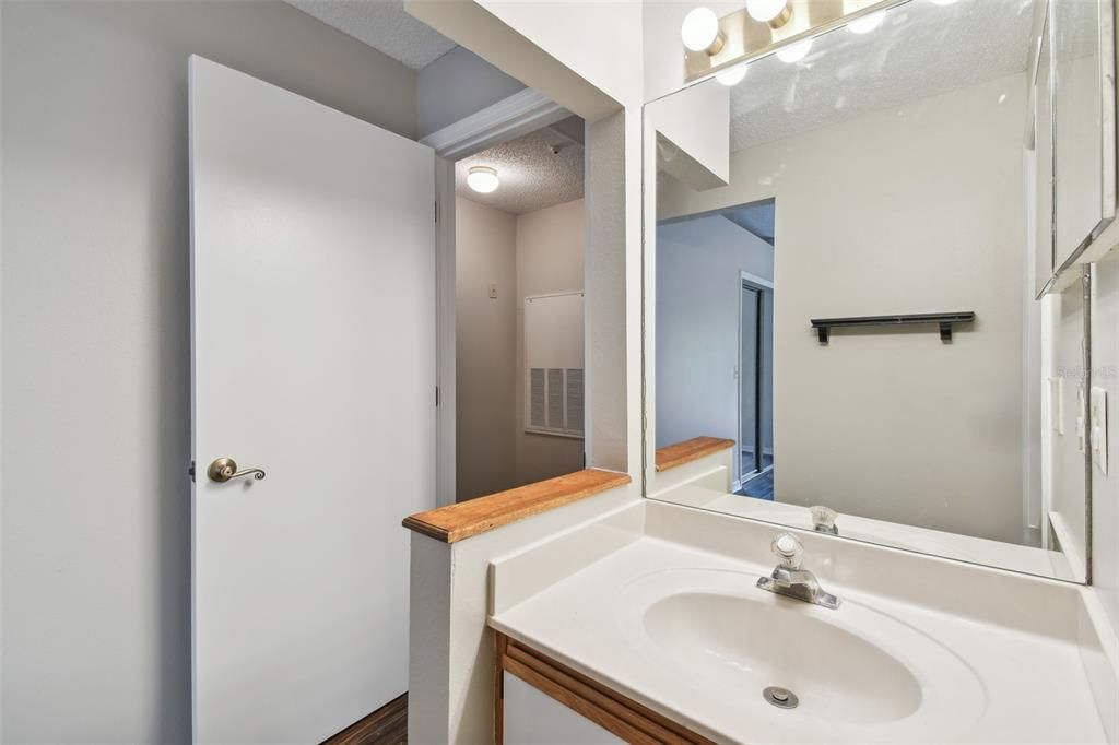 For Sale: $210,000 (2 beds, 2 baths, 1185 Square Feet)