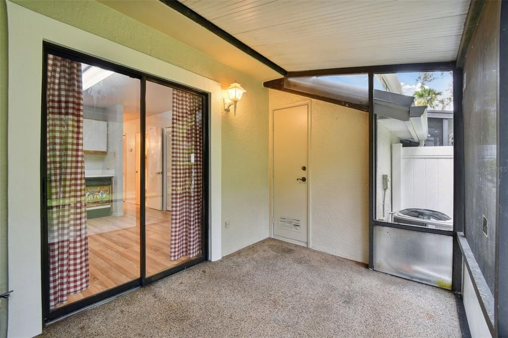 For Sale: $210,000 (2 beds, 2 baths, 1185 Square Feet)