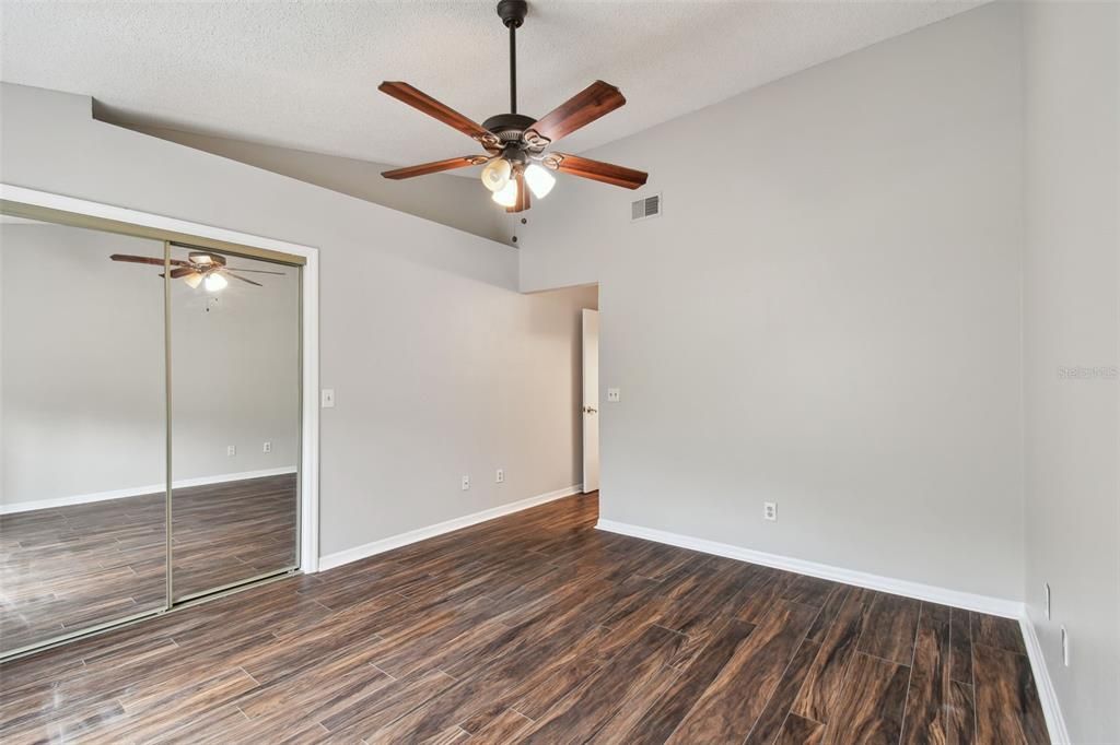 For Sale: $210,000 (2 beds, 2 baths, 1185 Square Feet)