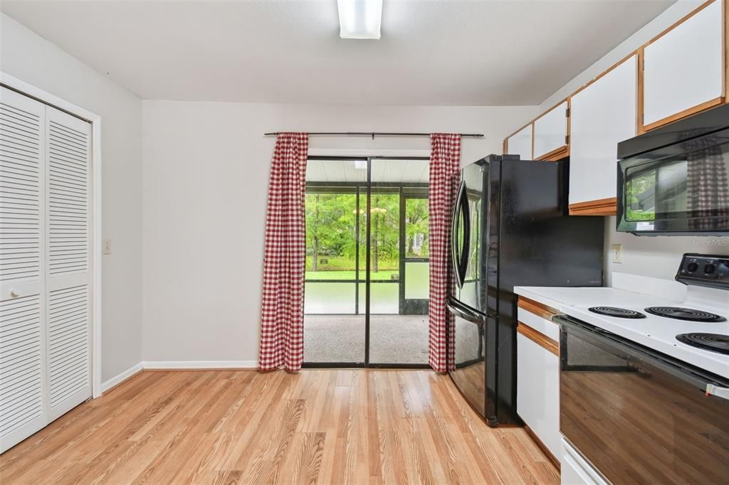 For Sale: $210,000 (2 beds, 2 baths, 1185 Square Feet)