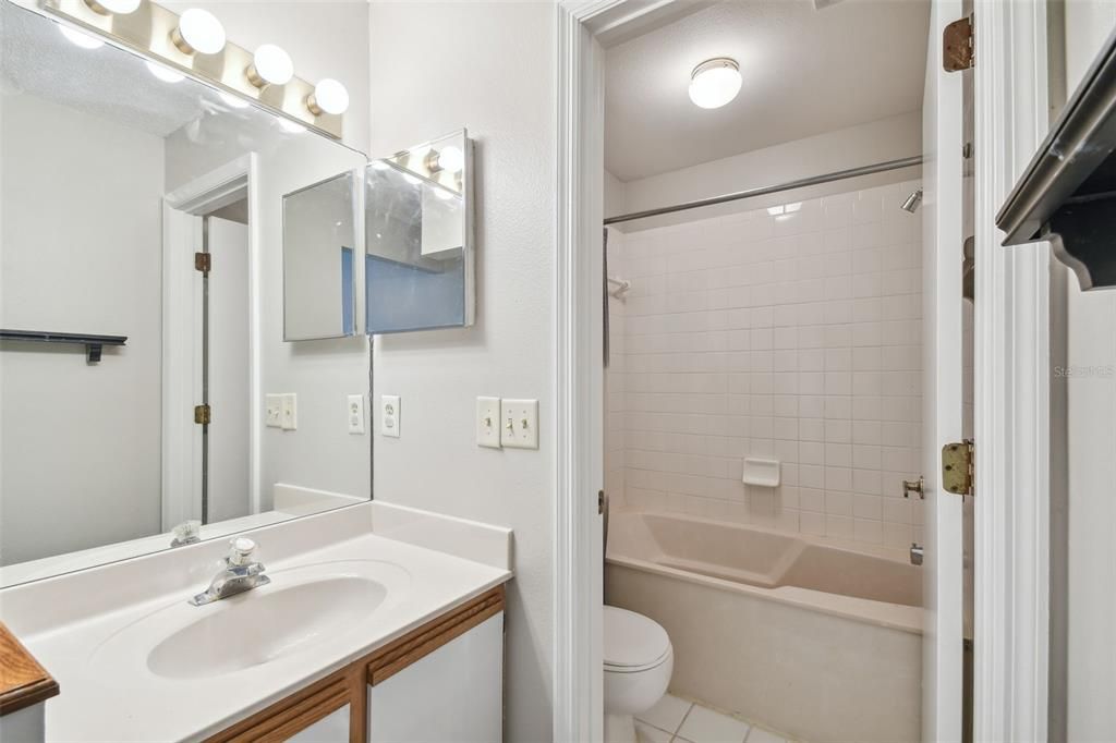 For Sale: $210,000 (2 beds, 2 baths, 1185 Square Feet)