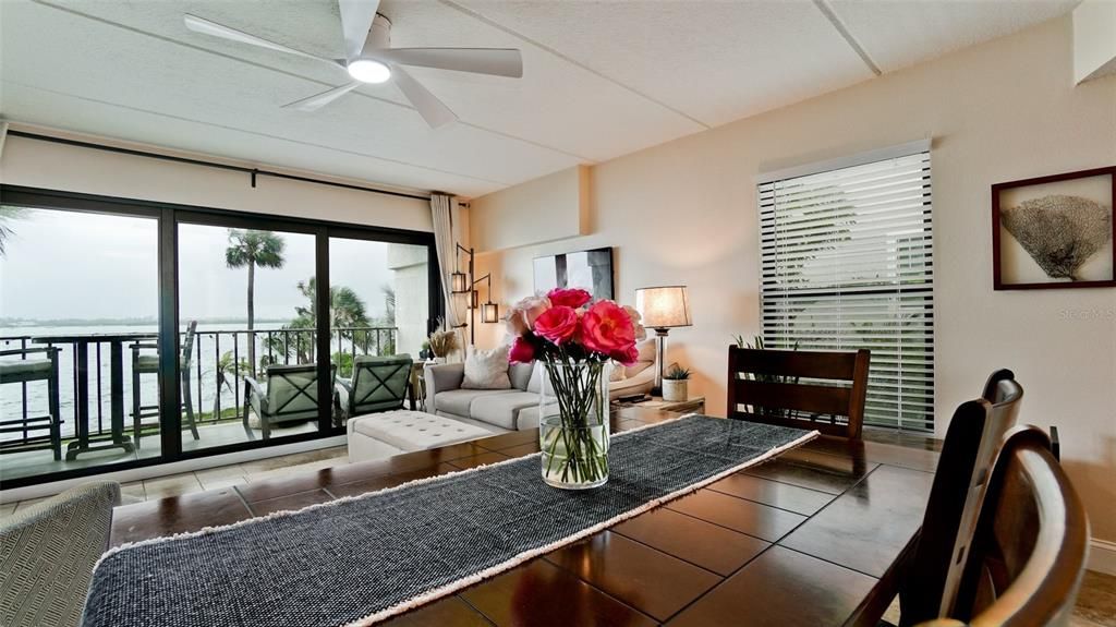 En Venta: $699,000 (2 camas, 2 baños, 828 Pies cuadrados)