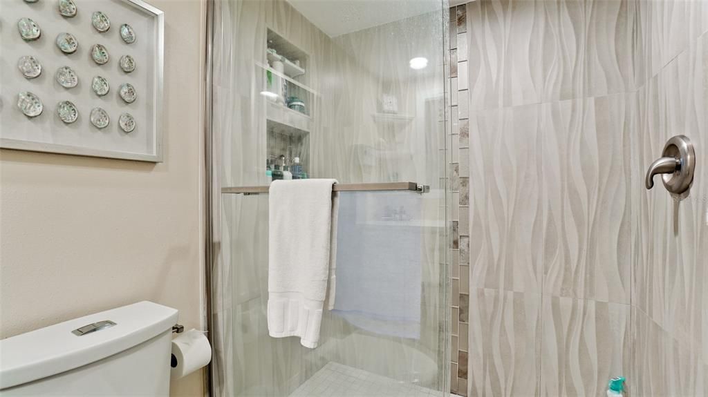 En Venta: $699,000 (2 camas, 2 baños, 828 Pies cuadrados)