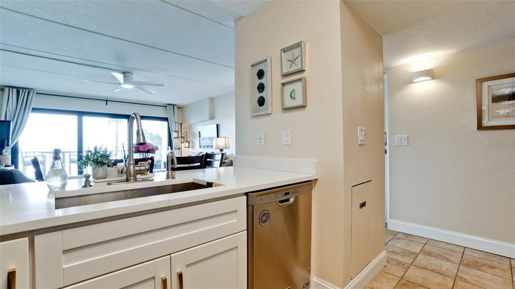 En Venta: $699,000 (2 camas, 2 baños, 828 Pies cuadrados)