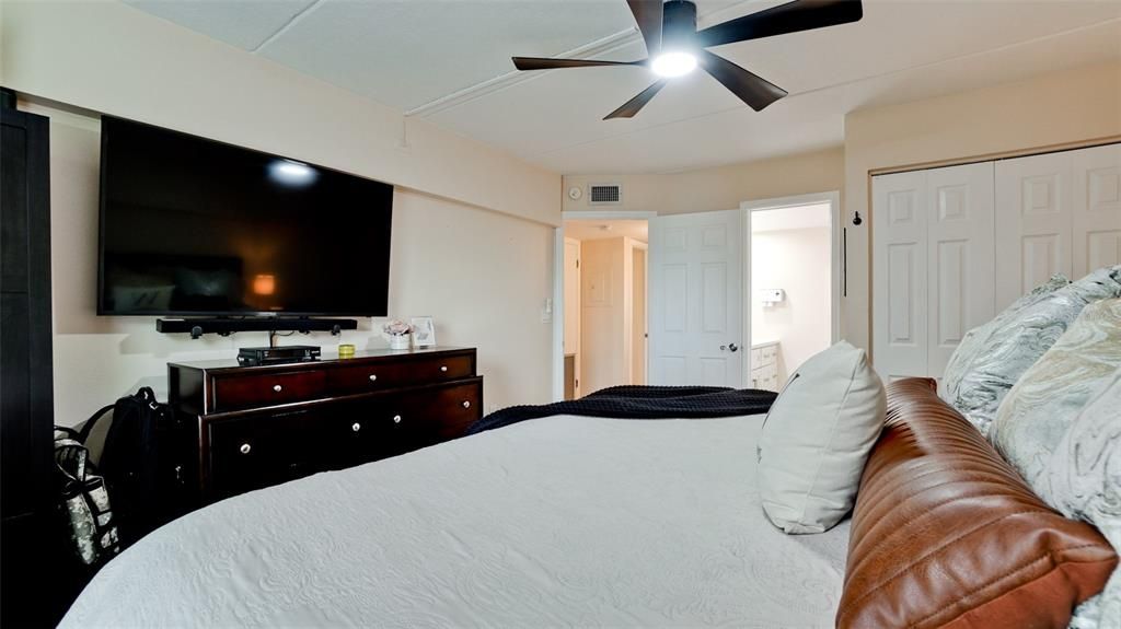 En Venta: $699,000 (2 camas, 2 baños, 828 Pies cuadrados)