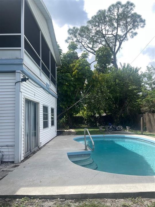 For Rent: $2,100 (2 beds, 1 baths, 1450 Square Feet)