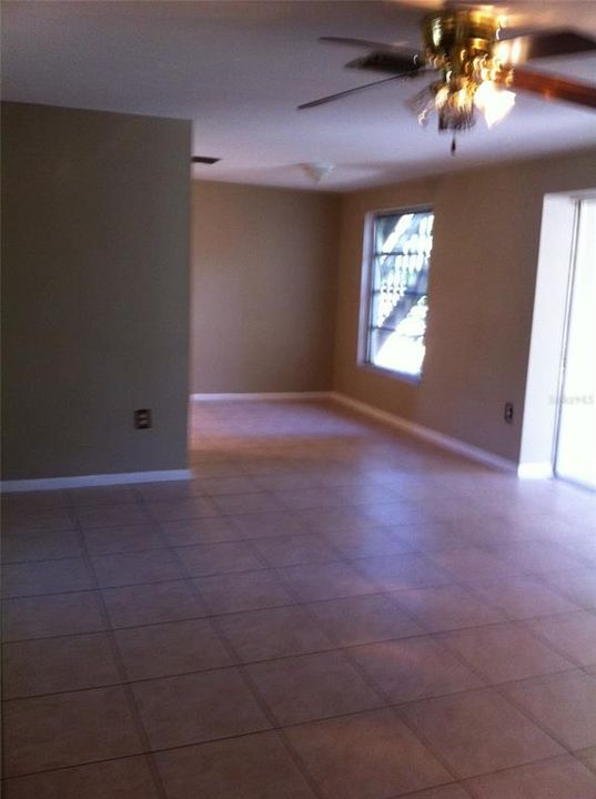 For Rent: $2,100 (2 beds, 1 baths, 1450 Square Feet)