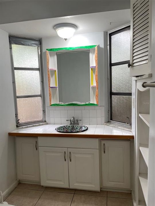 For Rent: $2,100 (2 beds, 1 baths, 1450 Square Feet)