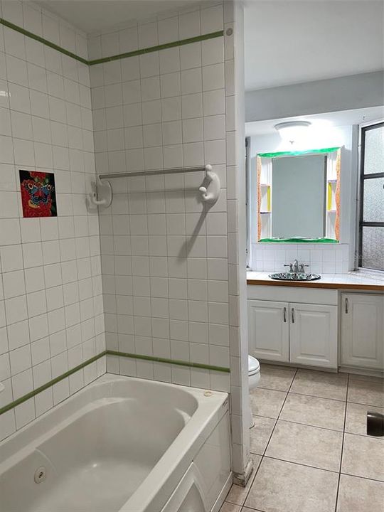 For Rent: $2,100 (2 beds, 1 baths, 1450 Square Feet)
