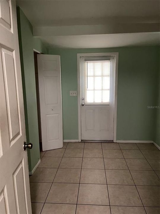 For Rent: $2,100 (2 beds, 1 baths, 1450 Square Feet)