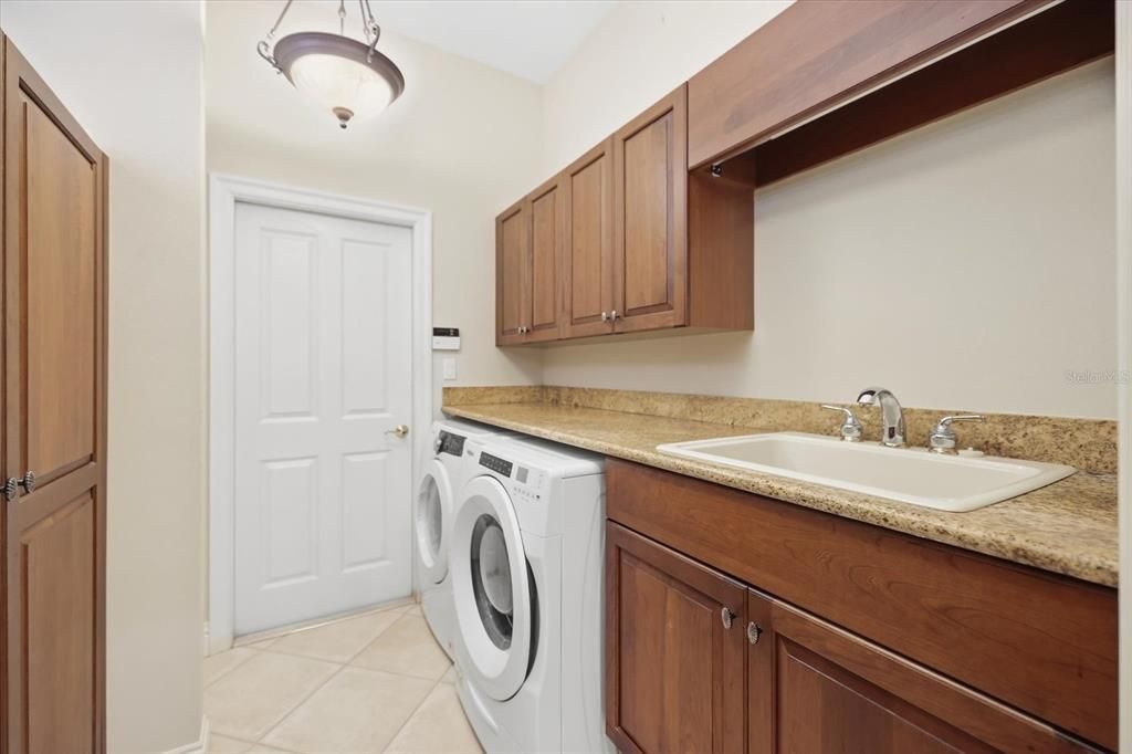 В аренду: $4,500 (3 спален, 2 ванн, 2306 Квадратных фут)