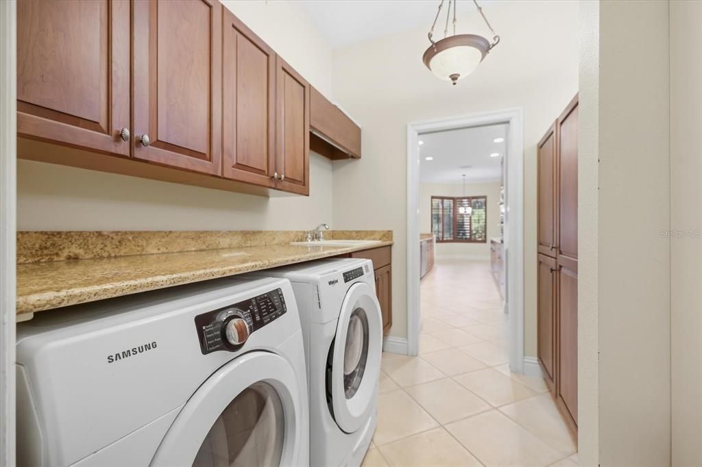 В аренду: $4,500 (3 спален, 2 ванн, 2306 Квадратных фут)