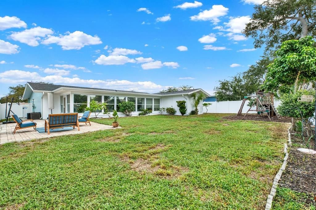 En Venta: $719,900 (4 camas, 2 baños, 2120 Pies cuadrados)