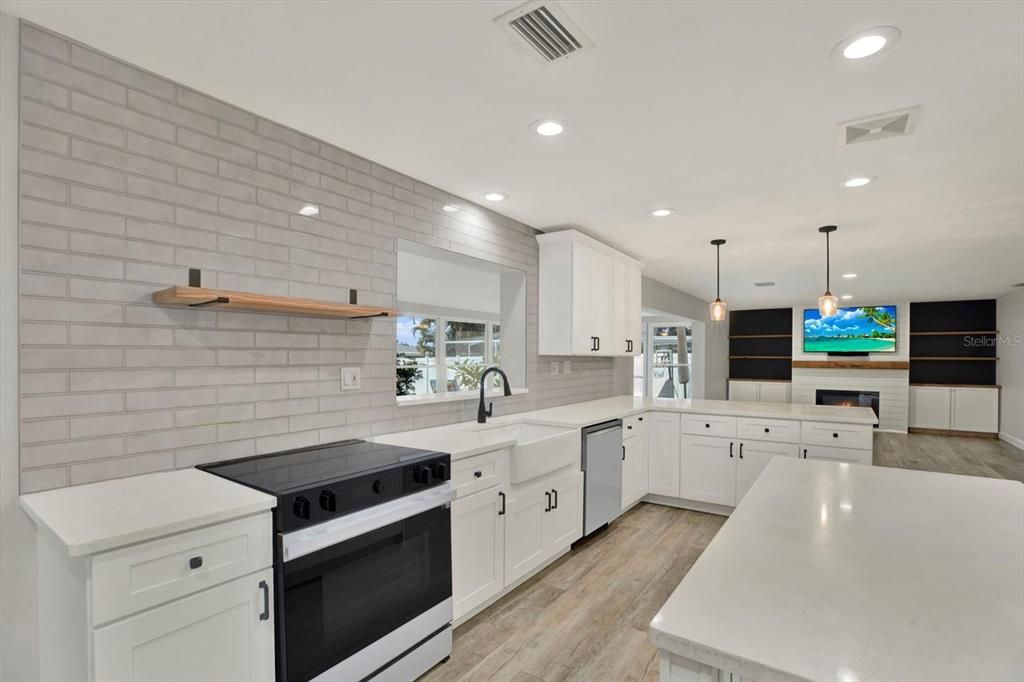 En Venta: $719,900 (4 camas, 2 baños, 2120 Pies cuadrados)