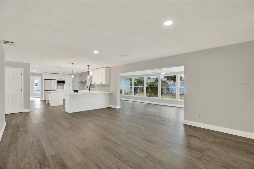 En Venta: $719,900 (4 camas, 2 baños, 2120 Pies cuadrados)
