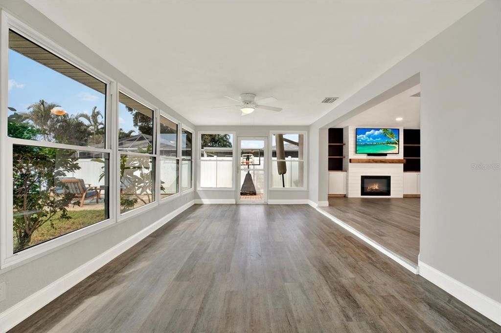 En Venta: $719,900 (4 camas, 2 baños, 2120 Pies cuadrados)