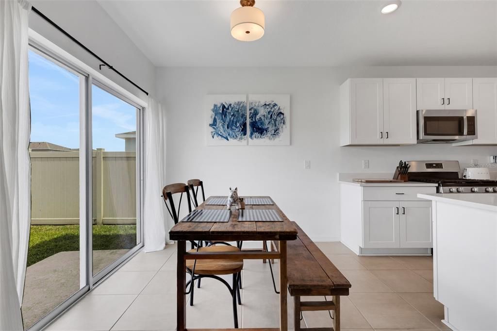 En Venta: $410,000 (4 camas, 2 baños, 2320 Pies cuadrados)