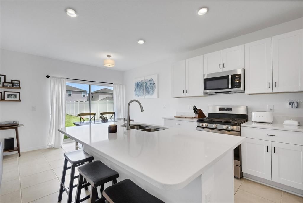 En Venta: $410,000 (4 camas, 2 baños, 2320 Pies cuadrados)
