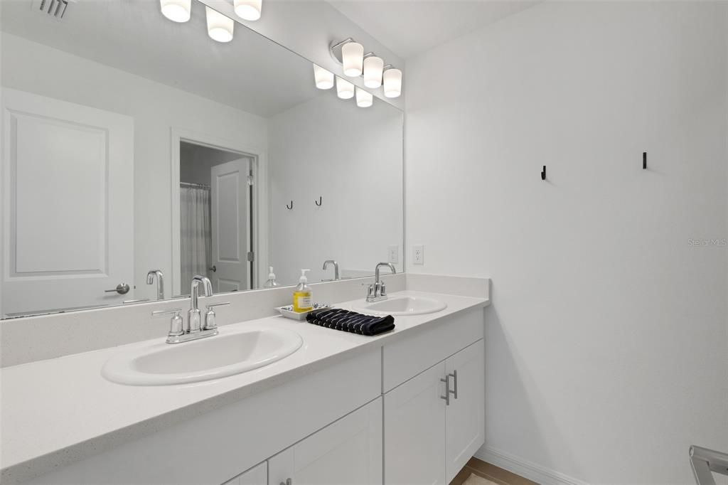 En Venta: $410,000 (4 camas, 2 baños, 2320 Pies cuadrados)