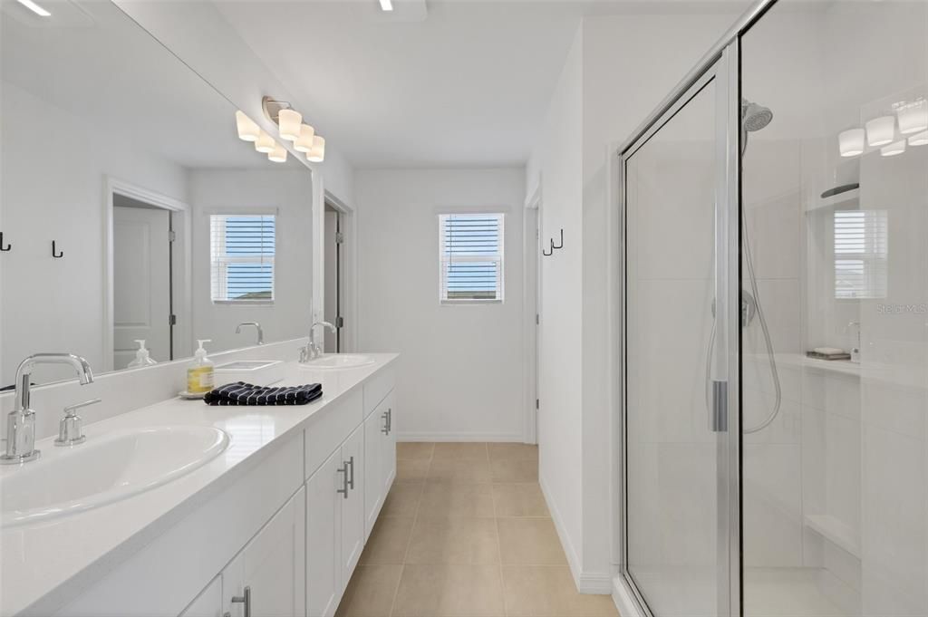 En Venta: $410,000 (4 camas, 2 baños, 2320 Pies cuadrados)