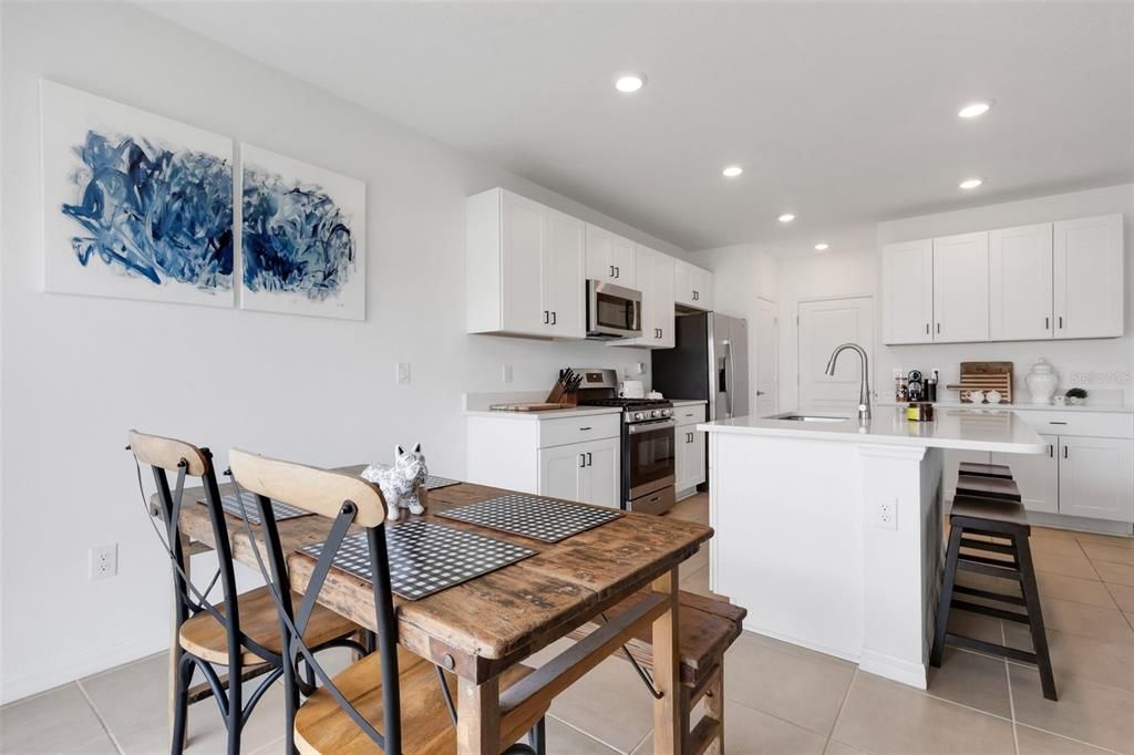 En Venta: $410,000 (4 camas, 2 baños, 2320 Pies cuadrados)