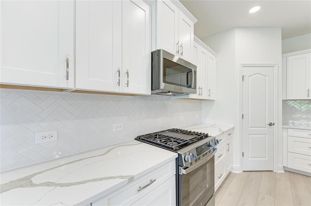 En Venta: $638,000 (3 camas, 2 baños, 1860 Pies cuadrados)