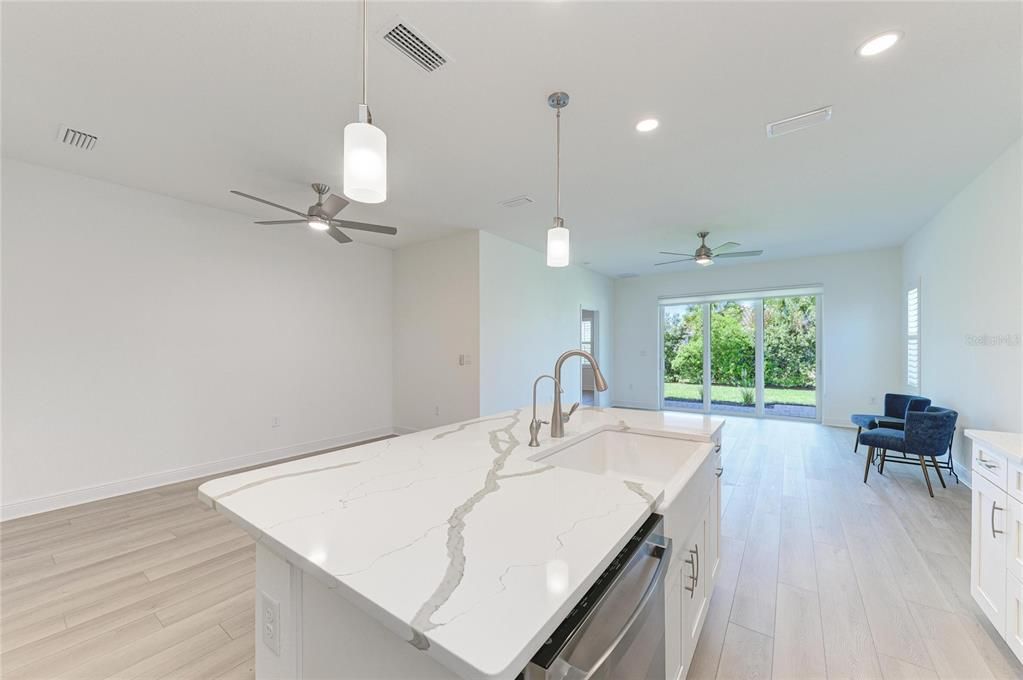 En Venta: $638,000 (3 camas, 2 baños, 1860 Pies cuadrados)