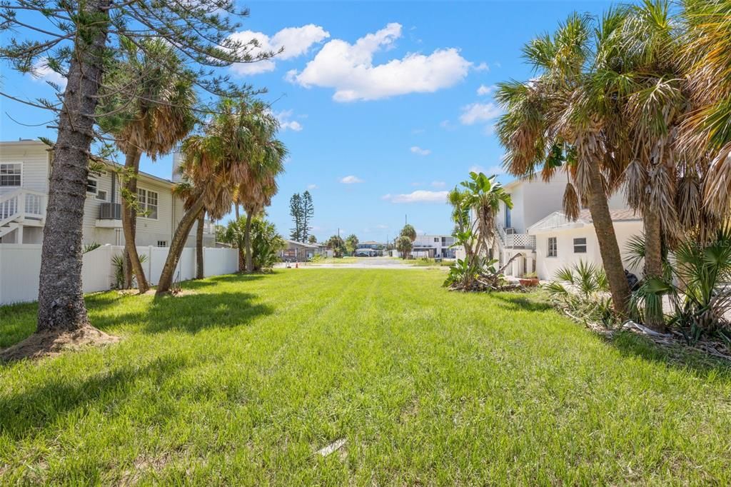 En Venta: $749,000 (0.12 acres)