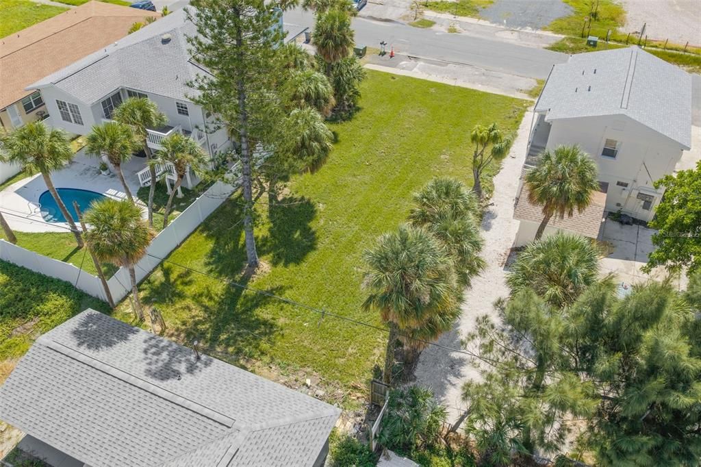 En Venta: $749,000 (0.12 acres)
