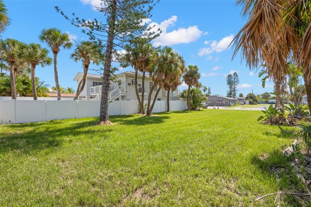 En Venta: $749,000 (0.12 acres)