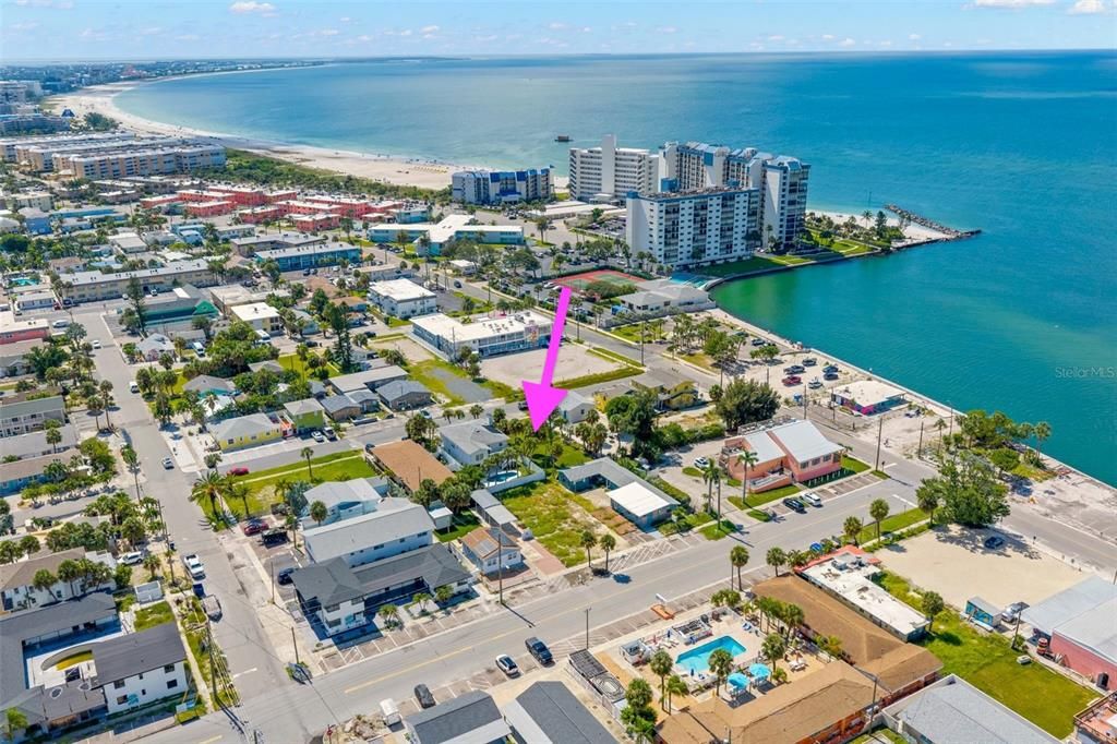 En Venta: $749,000 (0.12 acres)