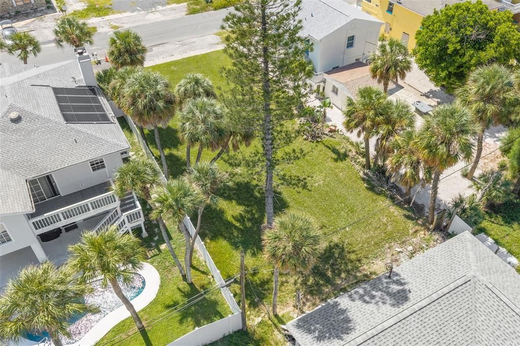 En Venta: $749,000 (0.12 acres)