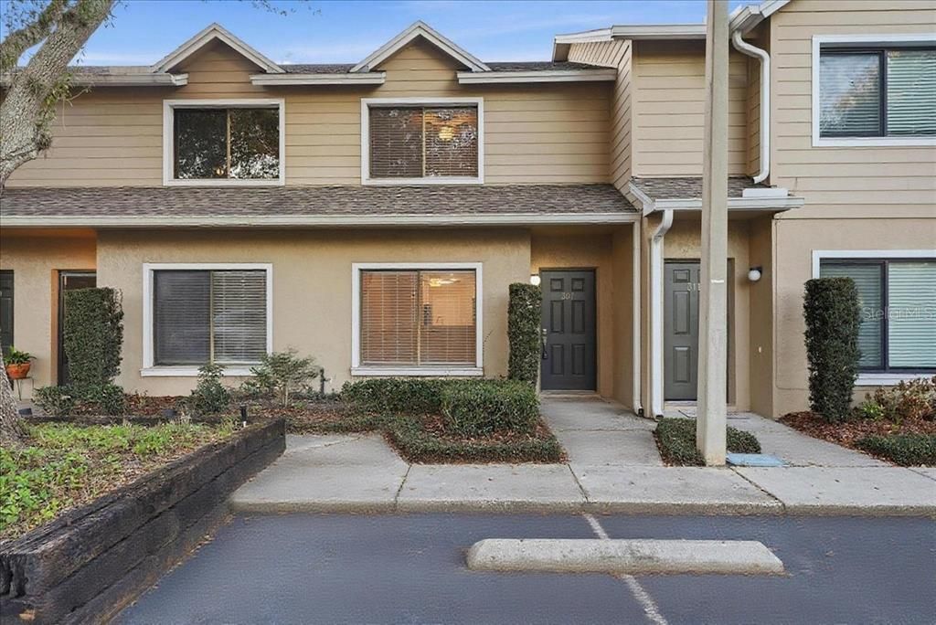 For Rent: $1,895 (2 beds, 2 baths, 960 Square Feet)