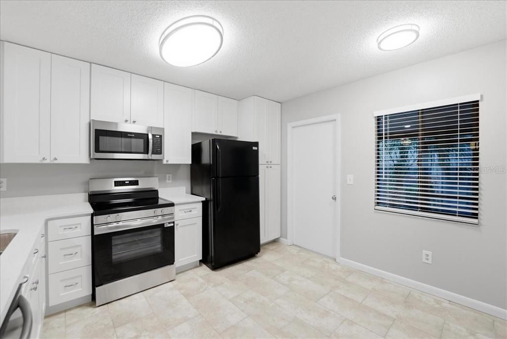 For Rent: $1,895 (2 beds, 2 baths, 960 Square Feet)