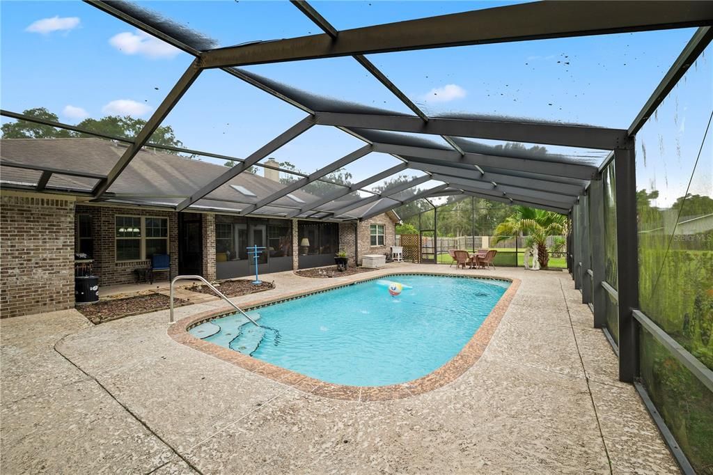 For Sale: $699,900 (3 beds, 2 baths, 2865 Square Feet)