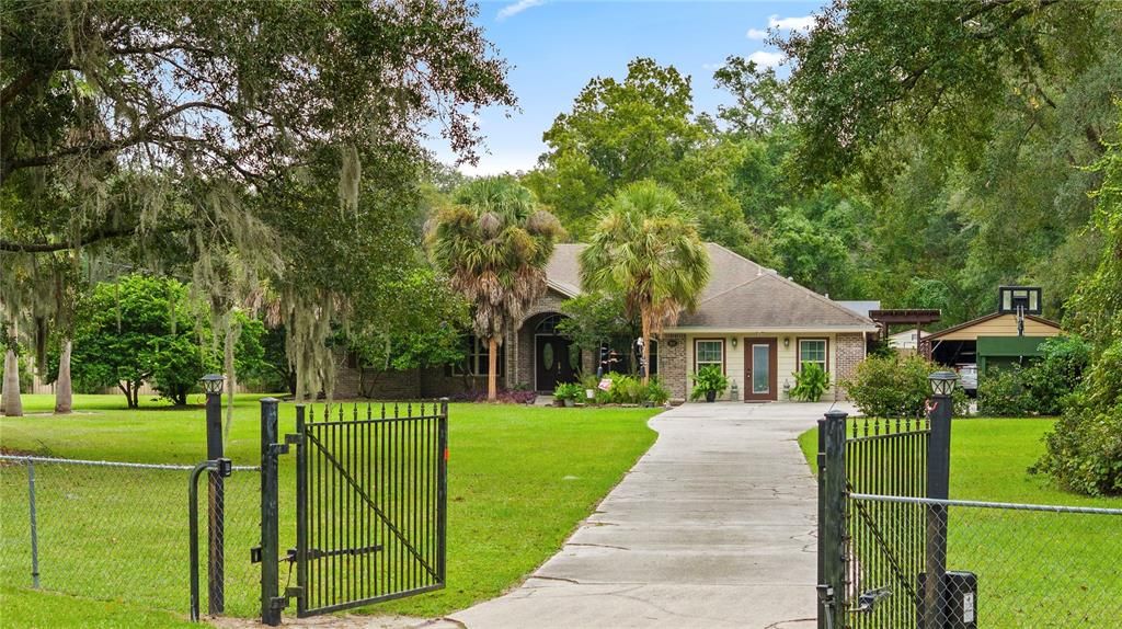 For Sale: $699,900 (3 beds, 2 baths, 2865 Square Feet)