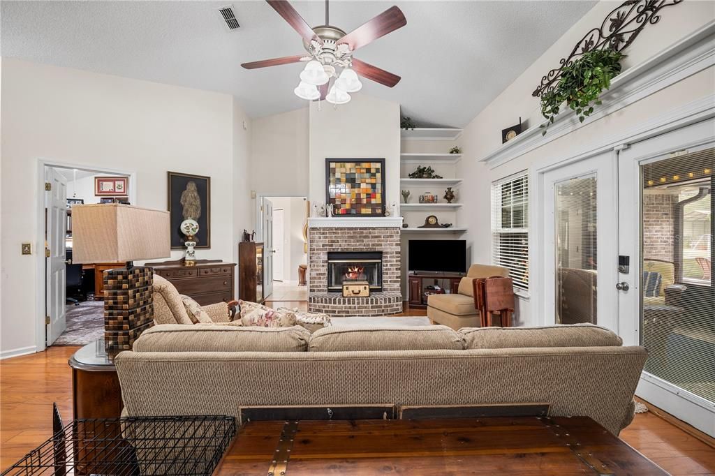 For Sale: $699,900 (3 beds, 2 baths, 2865 Square Feet)