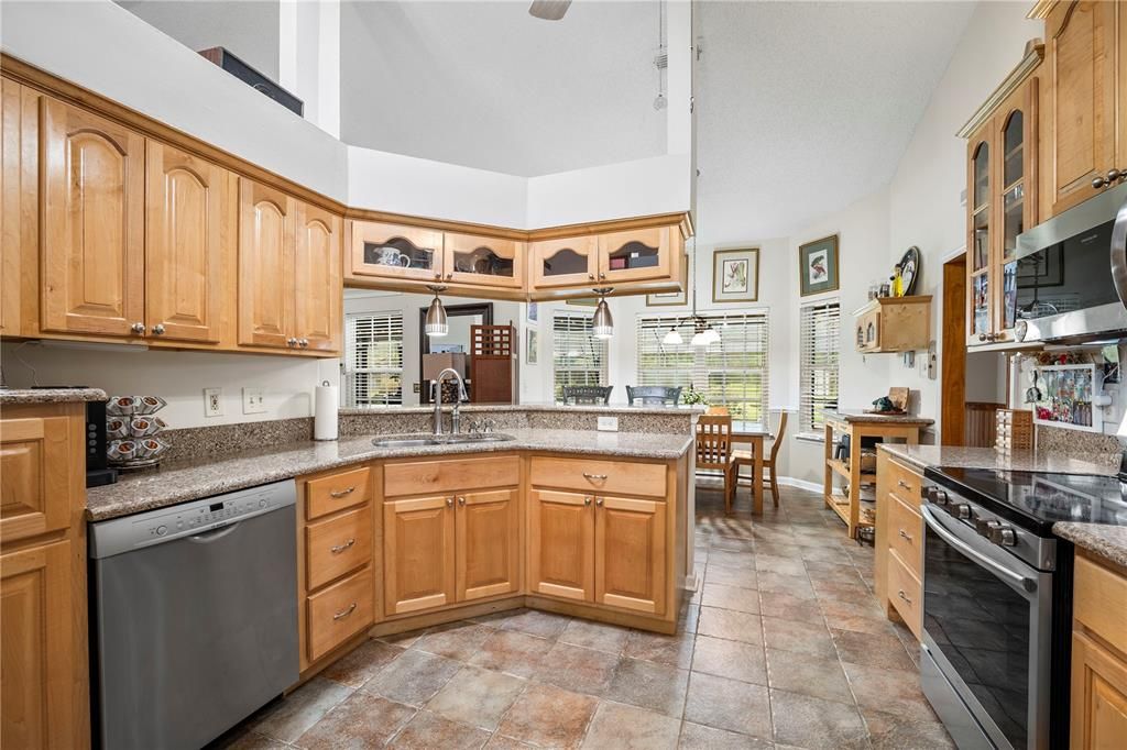 For Sale: $699,900 (3 beds, 2 baths, 2865 Square Feet)