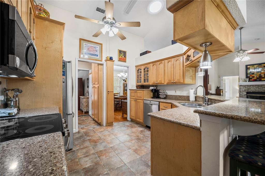 For Sale: $699,900 (3 beds, 2 baths, 2865 Square Feet)