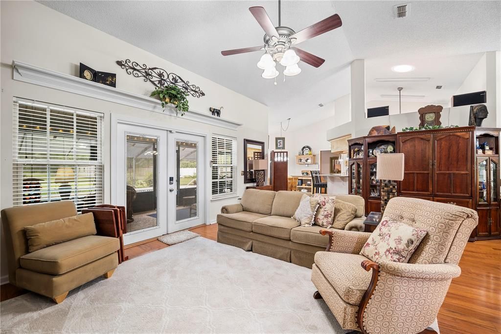For Sale: $699,900 (3 beds, 2 baths, 2865 Square Feet)